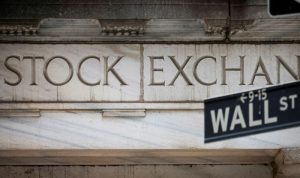 Wall Street Closes Mixed After Fed's "Hawkish" Pause
