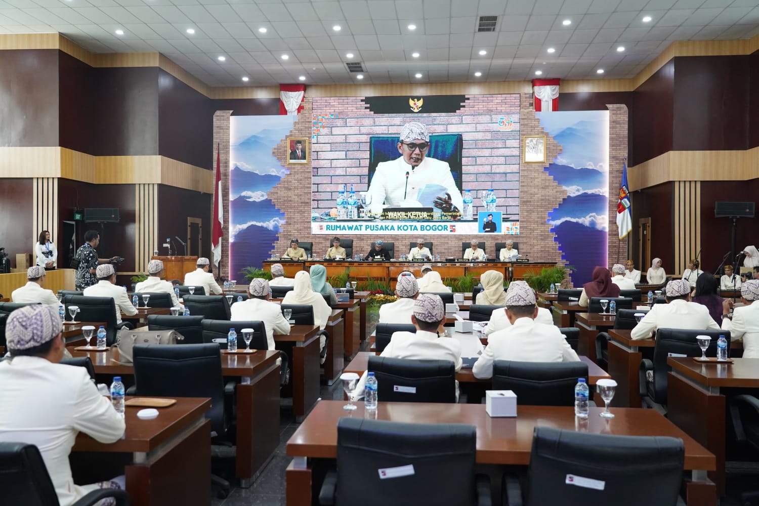 Suasana rapat paripurna istimewa dalam perayaan HJB ke-541 di Gedung DPRD Kota Bogor, Sabtu (3/6).