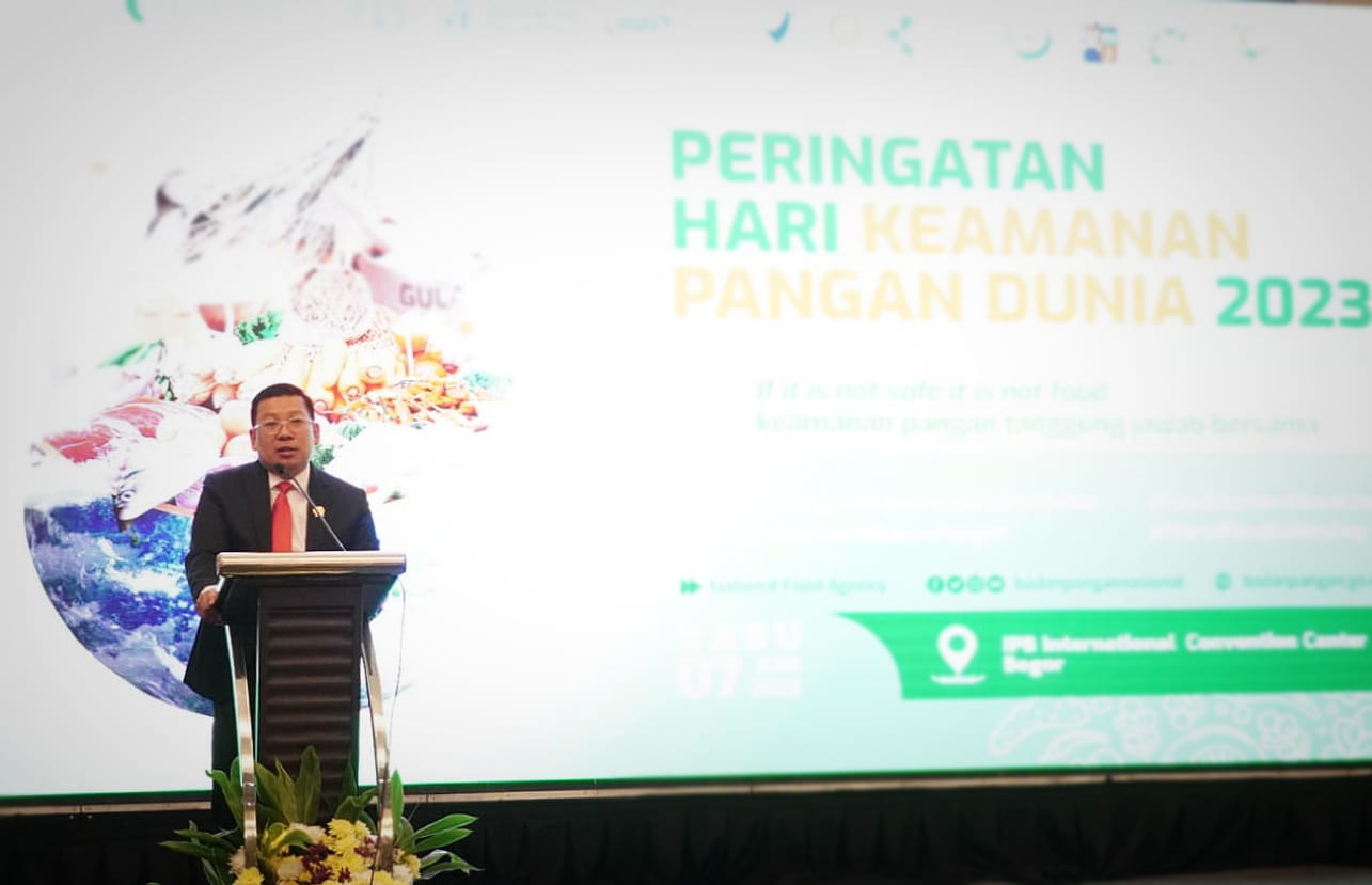 Kepala Badan Pangan Nasional/ National Food Agency (NFA), Arief Prasetyo saat membuka puncak peringatan Hari Keamanan Pangan Sedunia di Aula IICC Kota Bogor, Rabu (7/6). (Yudha Prananda / Jabar Ekspres)