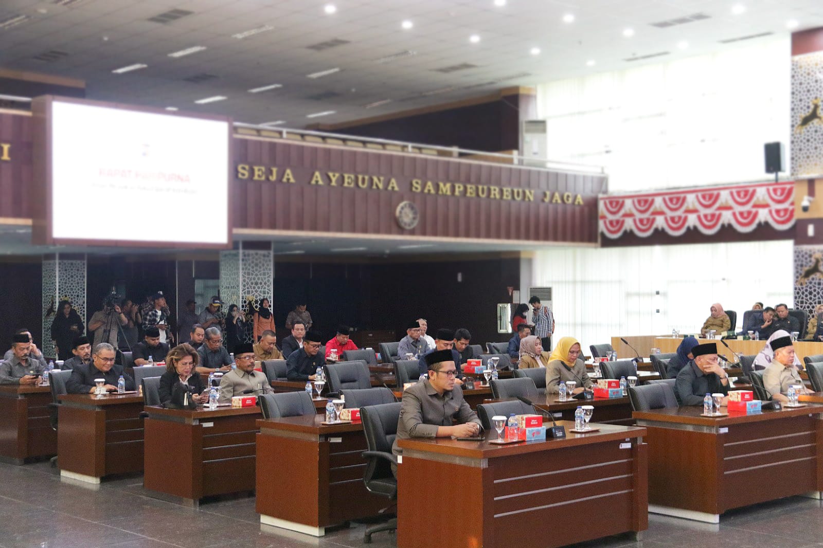 Jajaran anggota DPRD Kota Bogor saat mengikuti rapat paripurna. (Yudha Prananda / Jabar Ekspres)