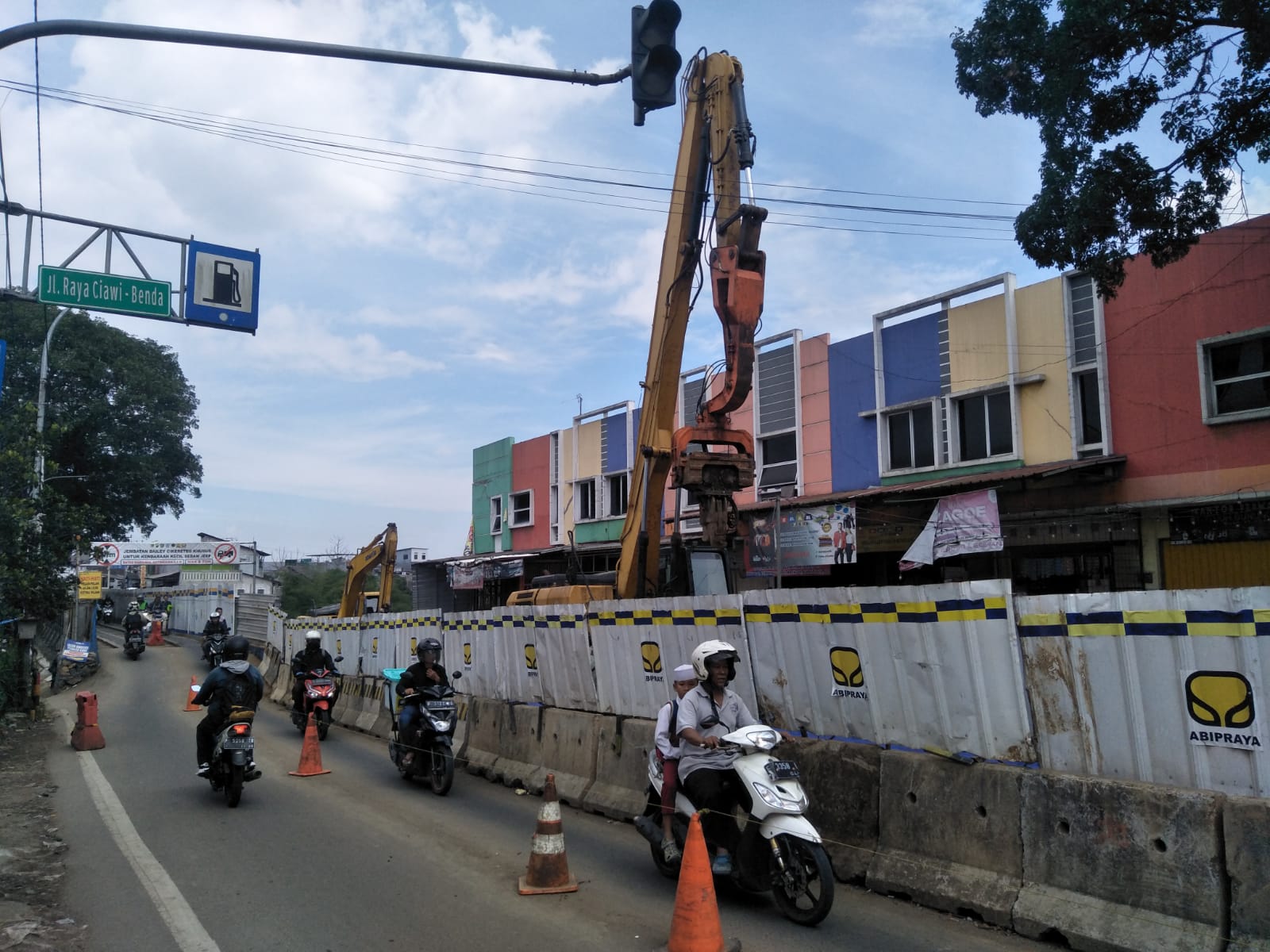 Jembatan Permanen Cikereteg Tak Kunjung Selesai, PUPR Bungkam / Sandika Fadilah