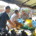 Polresta Cirebon membagikan sembako murah