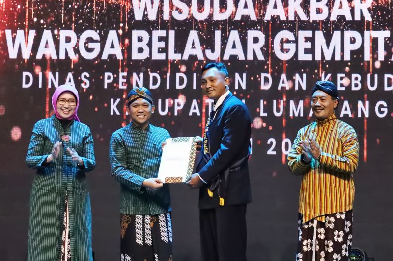 ASEAN Level Hafiz Achievers Join Gempita Desa Lumajang Graduation Ceremony