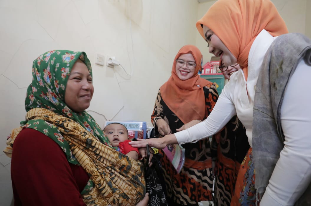 SARLING JABAR: Atalia Praratya Apresiasi Program Rapot Keluarga Posyandu Edelweiss di Bekasi