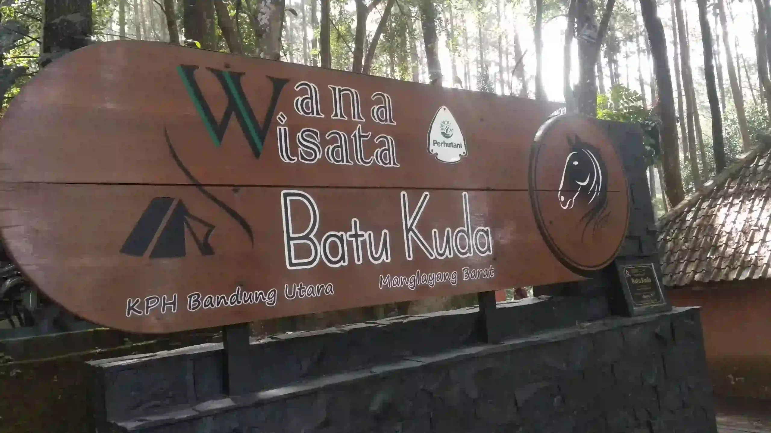 Batu Kuda merupakan tempat wisata Bandung bagian timur.