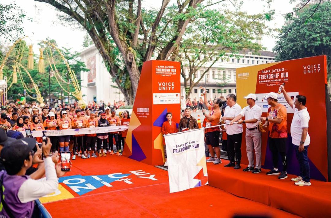 Seribu Pelari dari Berbagai Daerah Antusias Ikuti Borobudur Marathon Bank Jateng Friendship Run di Bandung