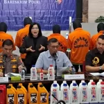 Thousands of Bottles of Counterfeit Oil Uncovered, Turnover Per Month Billions of Rupiah!