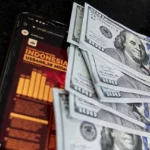 Dollar Rises on Strong US GDP and Labor Data