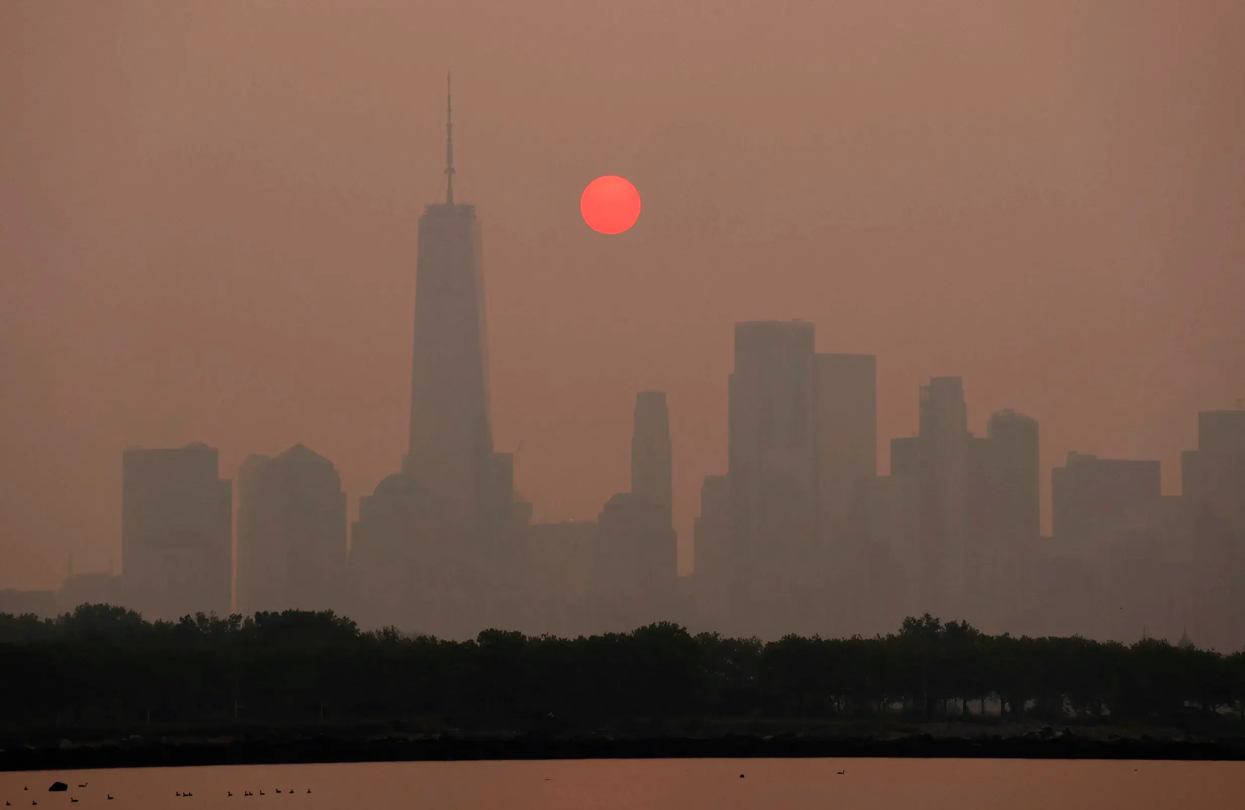 Kabut Asap New York Makin Parah, Warga Diharapkan Pakai Masker (source:Gary Hershorn via Getty Images)