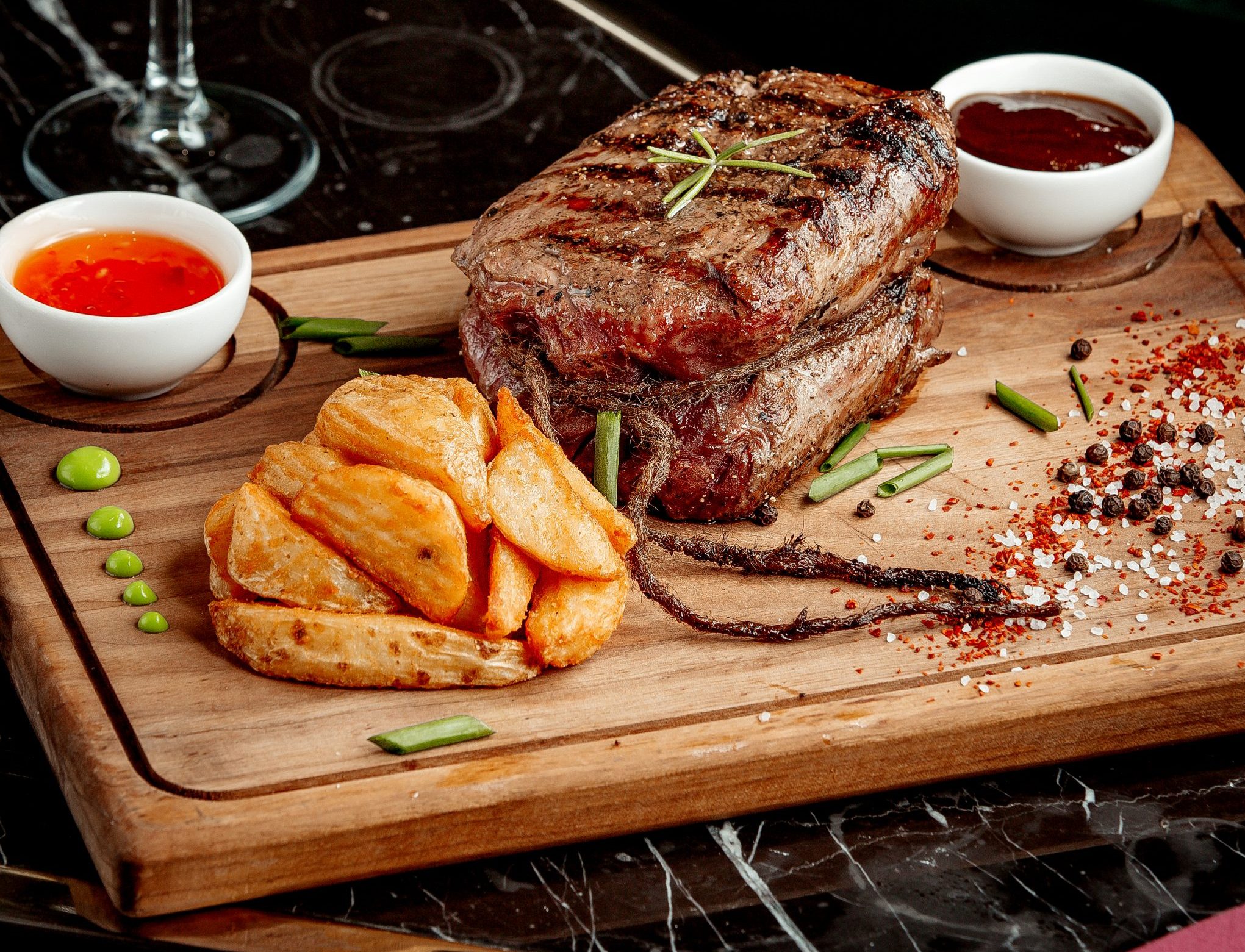 Steak adalah hidangan daging sapi yang populer di seluruh dunia. Untuk menghasilkan steak yang lezat dan menggugah selera, pemilihan dan pengolahan daging sapi yang tepat sangatlah penting.