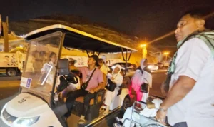 Indonesian Pilgrims Start Enjoying Golf Cart Service in Mina