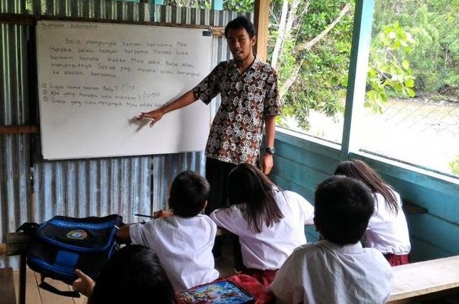 ide Guru Markeplace pada  Rapat dengar pendapat Komisi X DPR RI ini mendapat ragam komentar dari warganet dan kalangan akademisi