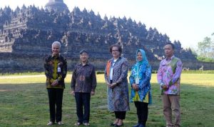 Japanese Emperor Visits Borobudur Temple