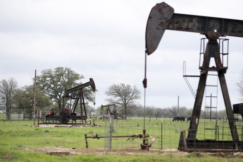 US Crude Supplies Fall, Other Oil Data Mixed