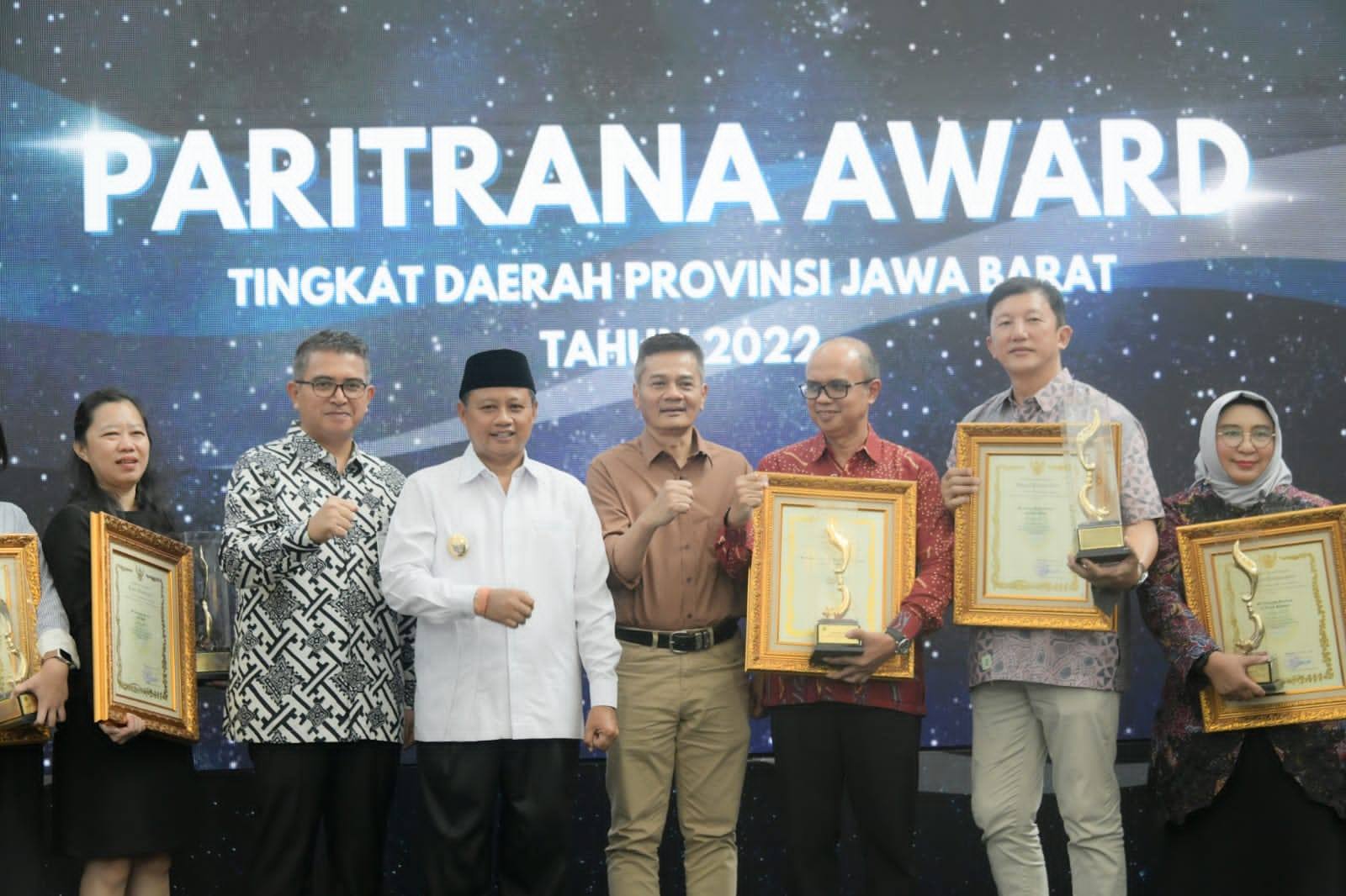 Serahkan Penghargaan Paritrana Award Tingkat Jabar, Uu Ruzhanul: Perhatikan dan Lindungi Tenaga Kerja