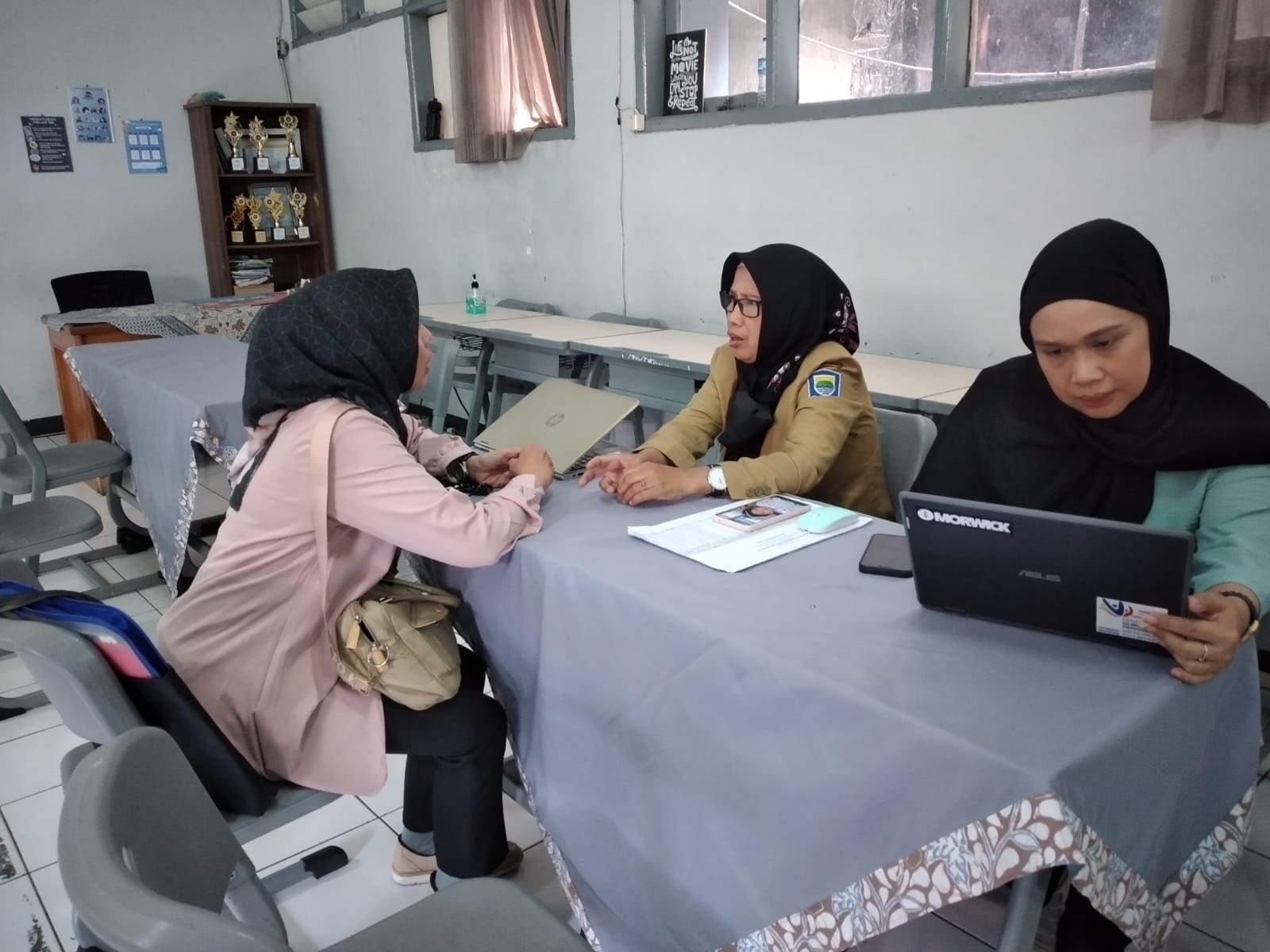 Pendaftar PPDB Belum Merata, SMPN 70 Sepi Tapi SMPN 17 Kebanjiran