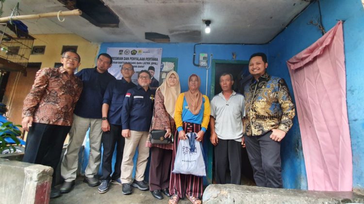 PLN Berikan Ribuan Bantuan Sambung Listrik di Kabupaten Bandung Barat!