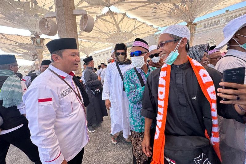 Kadaker Madinah Sends Prayers to Pilgrims Who Entered Raudah