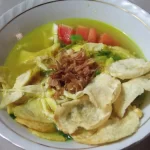 Kuliner Bandung, Nikmati Kelezatan Soto Kuning Bandung yang Menggoda Selera!