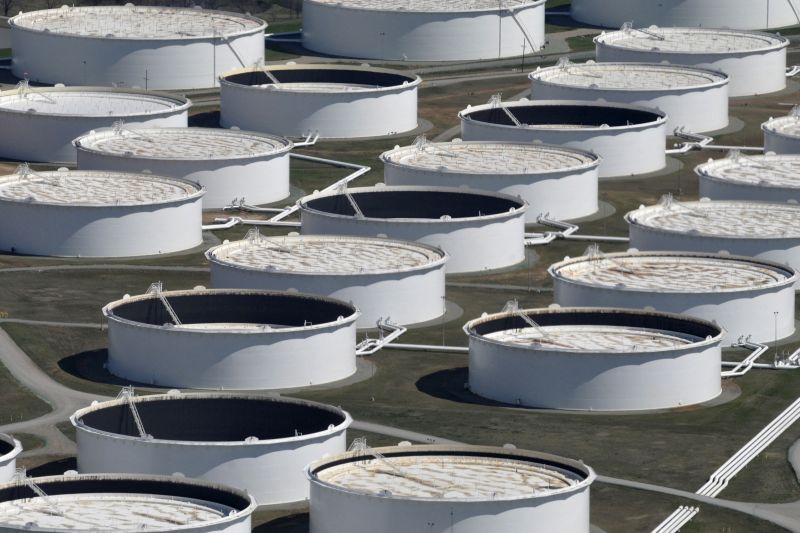 US Crude Supplies Rise, Other Oil Data Mixed