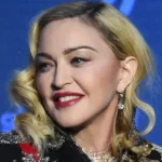 Madonna Tunda Tur Konser Setelah Masuk ICU