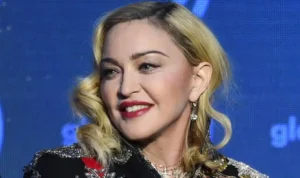 Madonna Tunda Tur Konser Setelah Masuk ICU