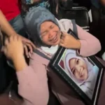 Ibu Korban pembunuhan siswi Mojokerto yang histeris usai mendengar putusan hakim (instagram @updatemojokerto)
