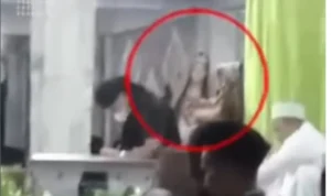 Tangkapan layar video penampakan sosok misterius diduga Nyi Roro Kidul dalam pengajian Gus Miftah. (Instagram @gusmiftah)