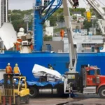 Puing-Puing Kapal Selam Titan diangkut: Ada Potongan Tubuh Diduga Sisa Korban Ledakan
