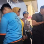Pelaku pembegalan dan penusukan di Cianjur yang merupakan pasangan sesama jenis, saat dilakukan pers konferens dengan wartawan di Mako Polres Cianjur, Sabtu (22/7). (Cianjurjabareksrpes- dok Ikbal Slamet)