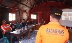 Tim SAR Gabungan yang siap melakukan evakuasi penyelamatan 8 penambang emas di Banyumas, (-AHMAD ERWIN/RADARMAS-)