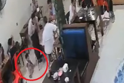 Video viral penganiaayan yang dilakukan Wakil Direktur Rumah Sakit di Makasar terhadap Balita hingga terluka.