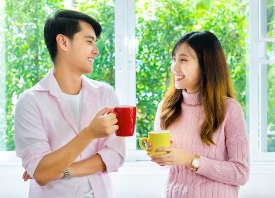 Ilustrasi tips untuk ngobrol dengan crush agar tercipta kesan baik. (freepik)