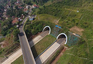 5 keunikan Tol Cisumdawu, diresmikan Selasa, 11 Juli 2023 oleh Presiden Jokowi digadang-gadang jadi Jalan Tol pertama yang miliki terowongan. (Istimewa)