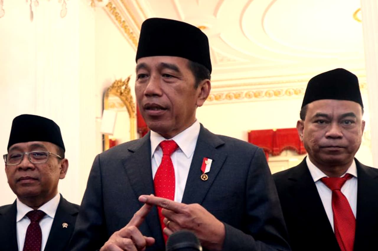 Jokowi Perintahkan Budi Arie Selesaikan Proyek Menara BTS