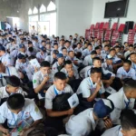 572 siswa baru Sekolah Menengah Kejuruan Negeri (SMKN) 8 Bandung tampak antusias mengikuti Pengenalan Lingkungan Sekolah (PLS), Senin 17 Juli 2023.