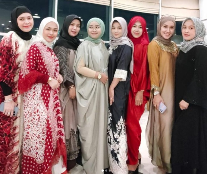 Ilustrasi adab berpakaian yang diperbolehkan dalam tuntunnan syariat Islam. (instagram)