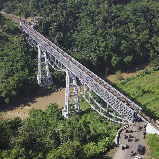 Jembatan Cirahong, Pesona Mistis di Tengah Keindahan Alam