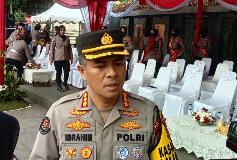 Adanya dugaan kasus suap fee proyek pengadaan CCTV di Dishub Kota Bandung yang mengalir ke pihak kepolisian membuat Polda Jabar buka suara.