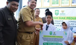 Bantuan Seragam Sekolah dan Zakat Konsumtif di Siak, Riau