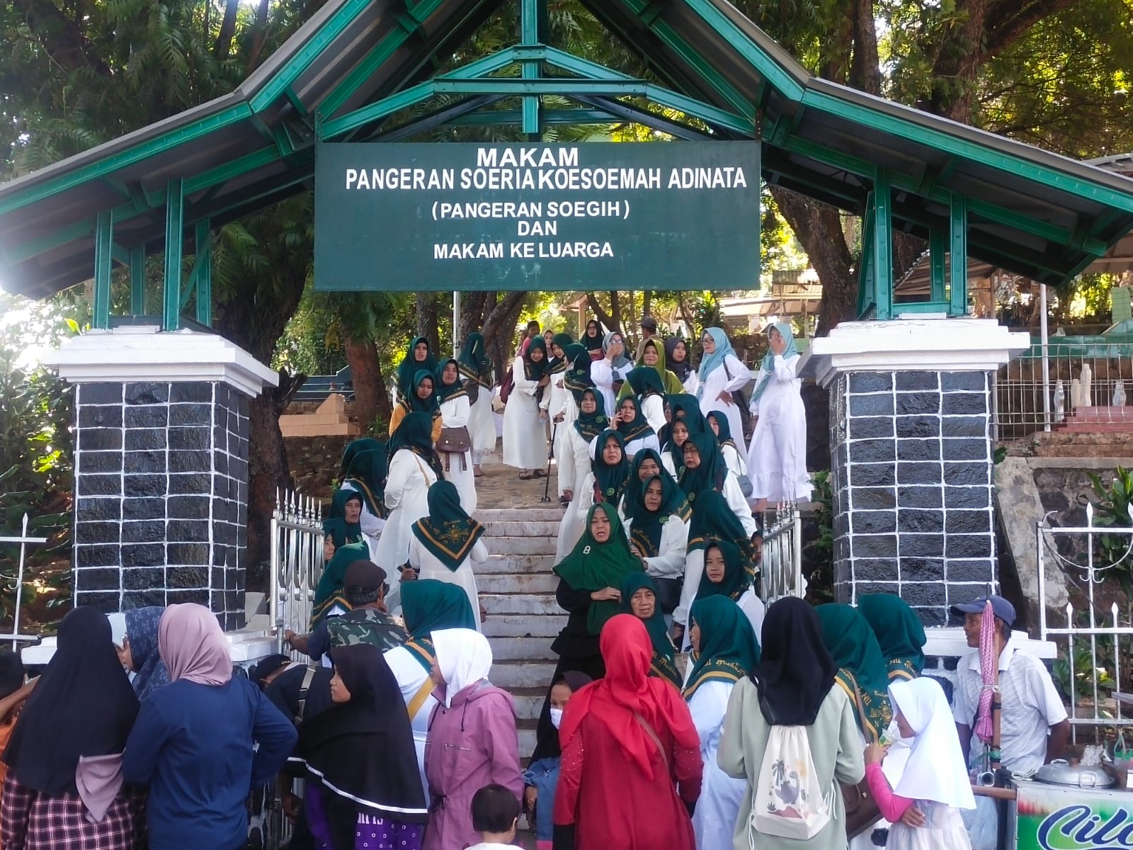 Sambut Tahun Baru Islam, Peziarah Padati Makam Cut Nyak Dien di Kabupaten Sumedang!