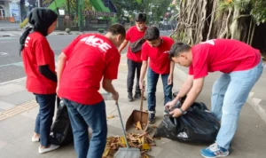 Dorong Kepedulian Lingkungan, ACE Gelar Aksi Kebersihan di Jalan Merdeka di Kota Bandung