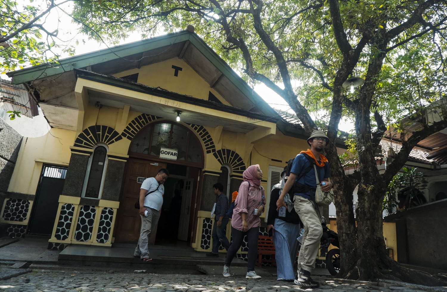 Kegiatan Tjitjalengka Historical Trip saat lakukan tur sejarah / Bas