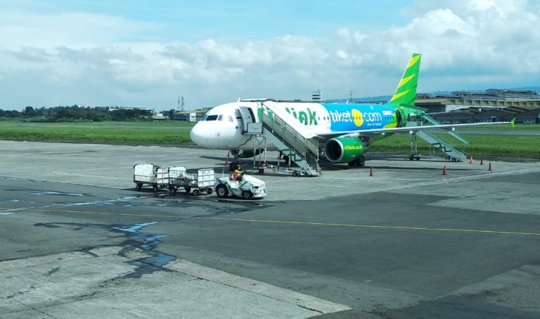 Ist. Penerbangan komersil di Bandara Husein Sastranegara Bandung. Foto. Jabar Ekspres.