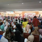 Ribuan buruh berkumpul di Cimahi Convention Hall (CHH) mendeklarasikan diri menjadi 'Relawan Buruh Sahabat Ganjar'. / Cecep Herdi