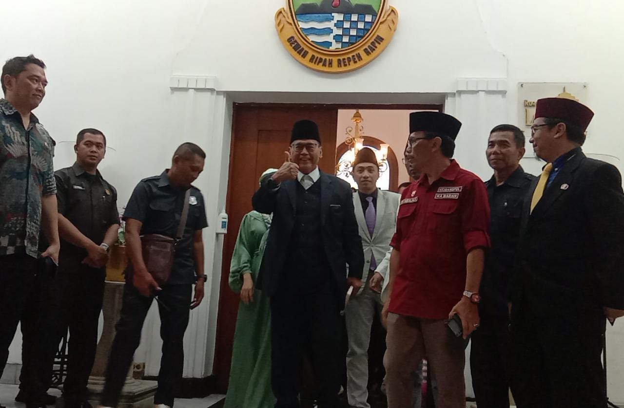 Gugatan pimpinan Ponpes Al Zaytun Panji Gumilang terhadap Gubernur Jabar Ridwan Kamil, secara resmi telah resmi tercatat di PN Bandung. Jabar Ekspres/Sandi Nugraha.