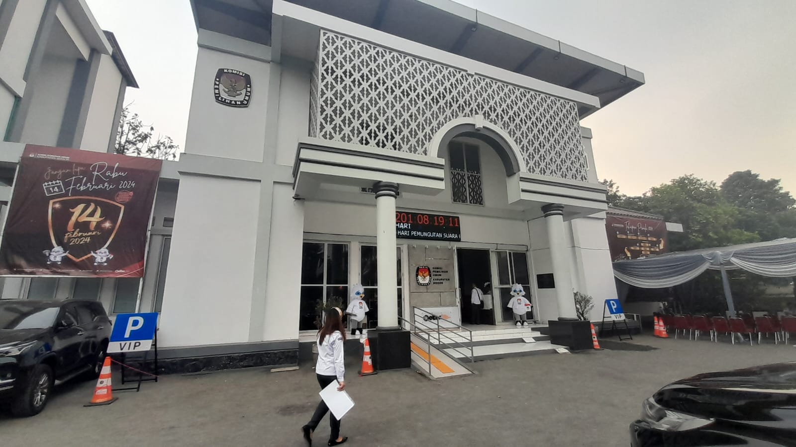 Kantor Halaman Depan KPU Kabupaten Bogor. Foto : Sandika Fadilah/Jabarekspres.com