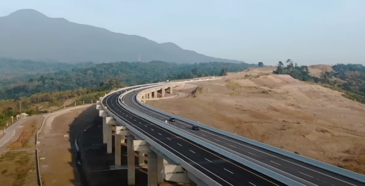 Jalan Tol Cisumdawu Resmi Fungsional, Gerbang Tol Paseh Masih Belum Bisa Diakses/ Tangkap Layar YouTube Sekretariat Presiden