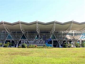 Kepala Badan Pengelola Kawasan Rebana, Bernardus Djonoputro optimis Jalan Tol Cisumdawu tingkatkan mobilitas Bandara Kertajati, Majalengka.