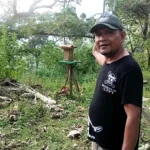 Kisah inspiratif pengusaha madu, Ade Rohana (46) alias Ewok Jarot, warga Dusun Ciawi, Kabupaten Sumedang, Jawa Barat. Jabar Ekspres/Dedi Suhandi.